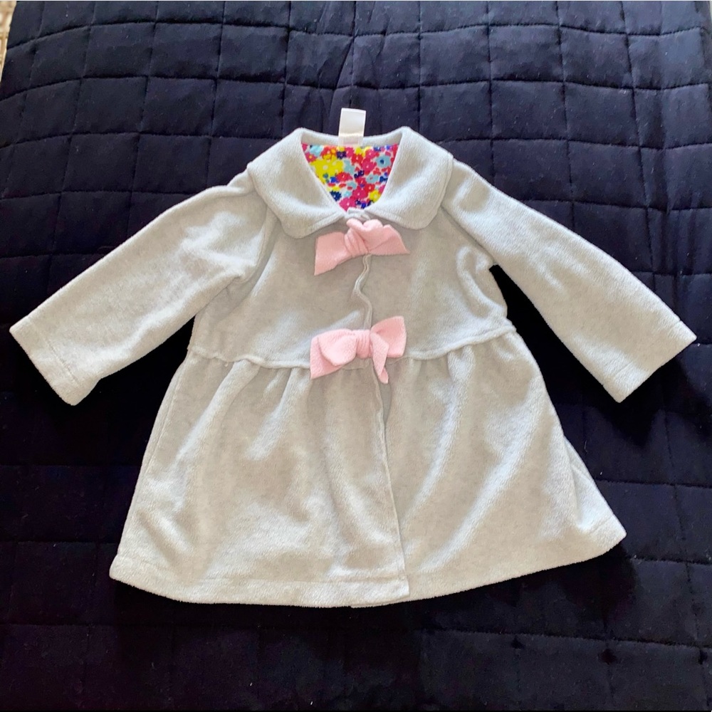 💜🦄.    3️⃣ FOR 💲2️⃣0️⃣. 

GIRLS LIGHT GRAY SNAP UP FLEECE COAT - 2T